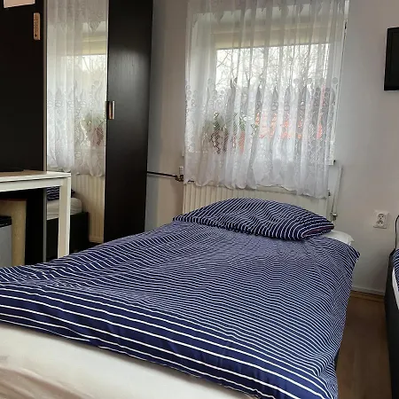 Δωμάτια σε οικογενειακή κατοικία U Emilii